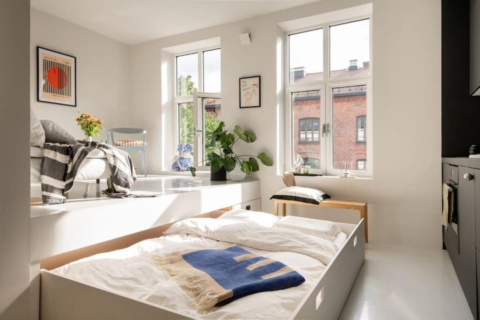 Bed, Living room