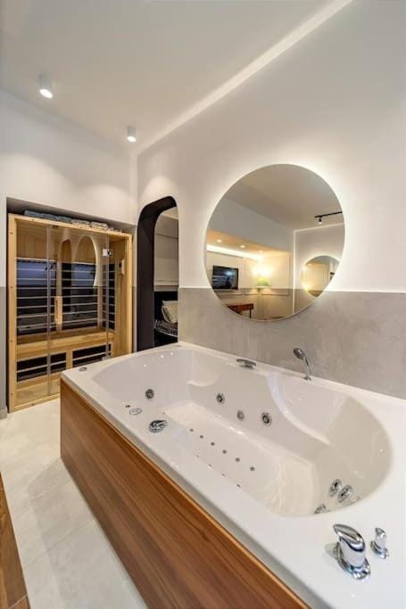 Hot Tub, Bathroom, Bath