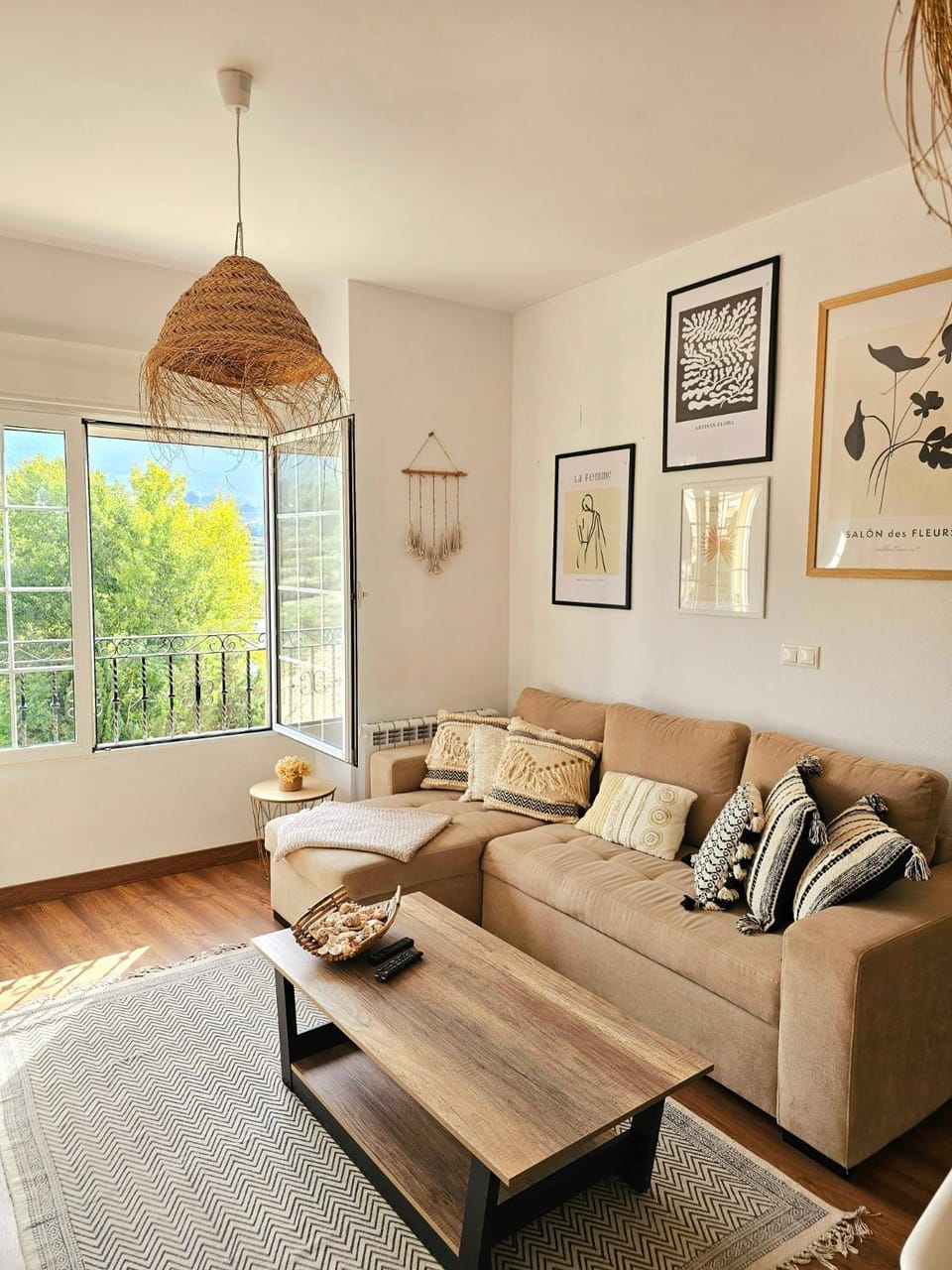 Living room, Seating area