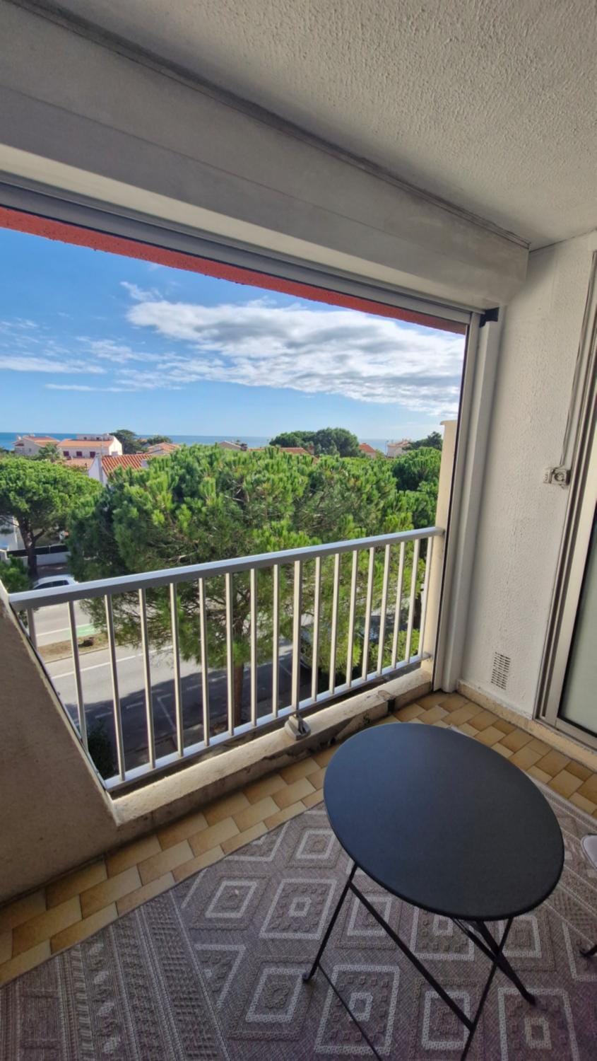Patio, Day, Natural landscape, Balcony/Terrace, Dining area, Sea view
