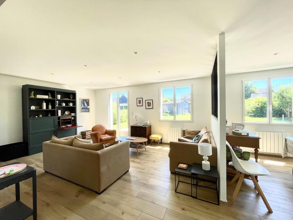 Maison rénovée en centre-ville, à 5 min des plages House in Brittany