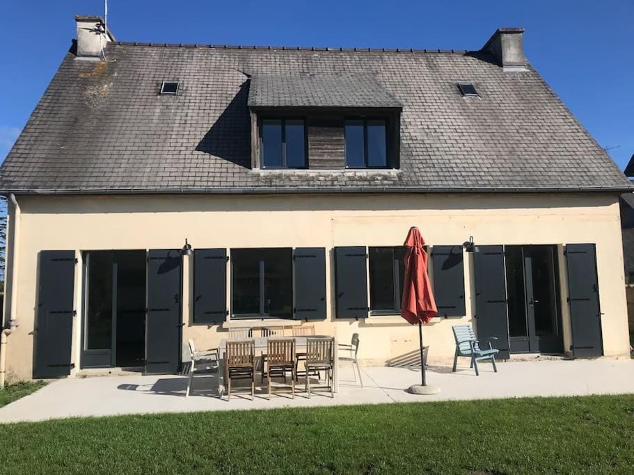 Property building, Patio, Day