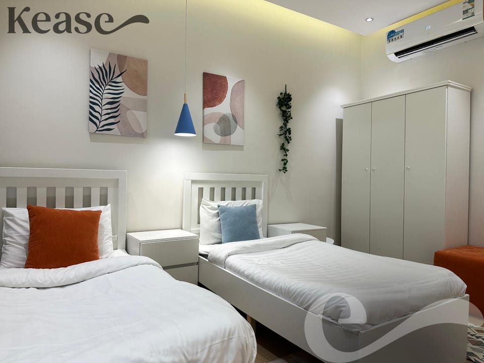 Bed, Photo of the whole room, Bedroom, towels, air conditioner