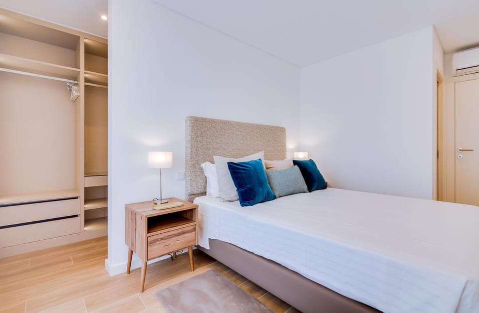 Bedroom, air conditioner