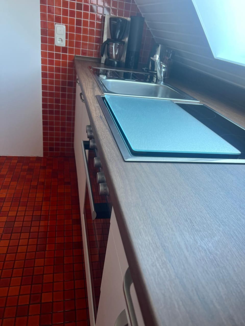 Coffee/tea facilities, stove, kitchen