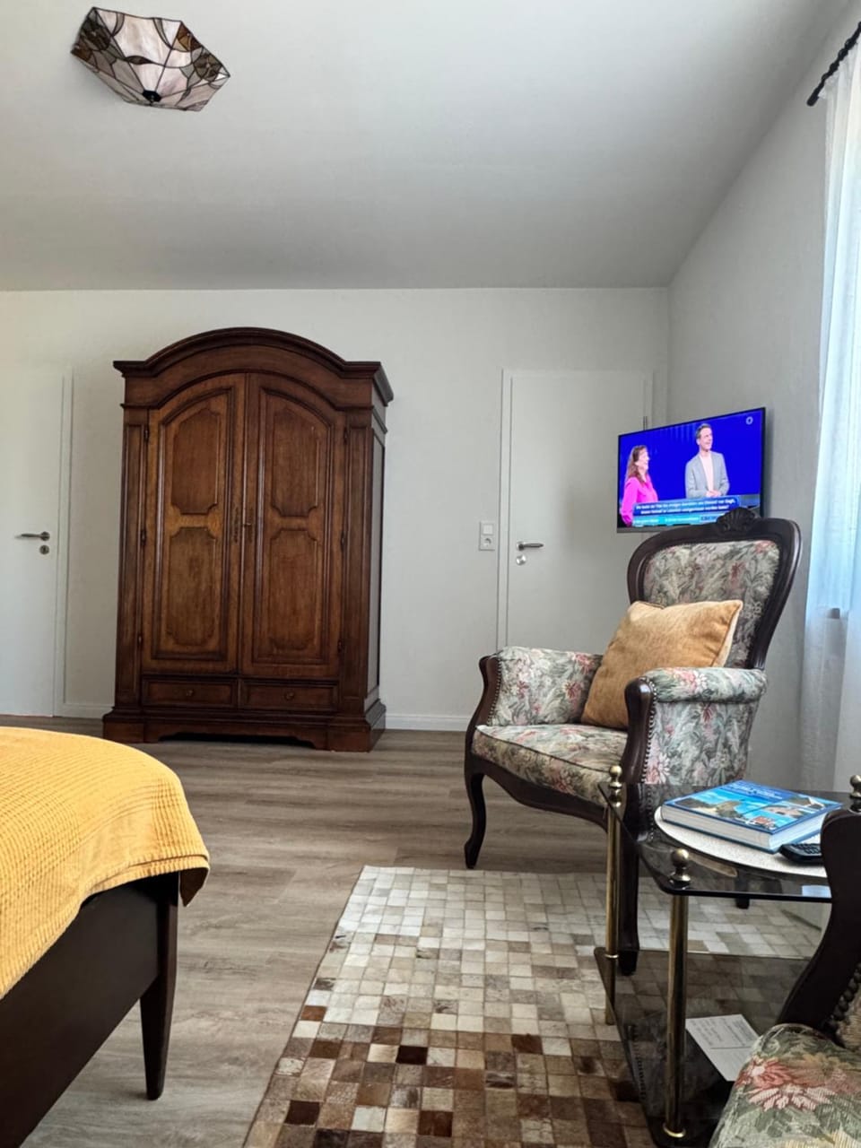 TV and multimedia, Photo of the whole room, Seating area