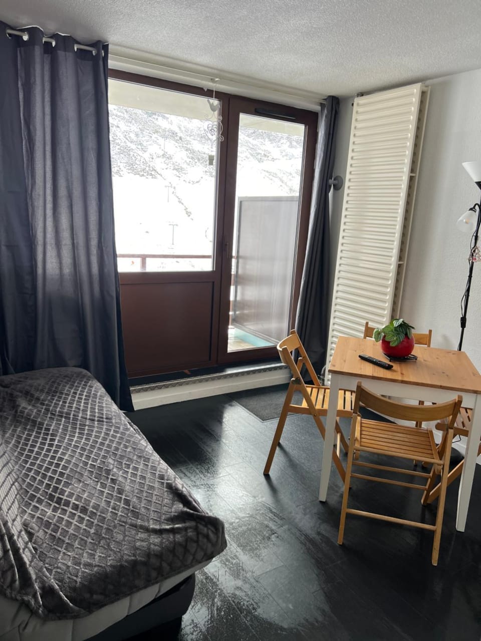 Studio 4 personnes résidence le Montana au pied des pistes balcon plein sud Apartment in Occitanie