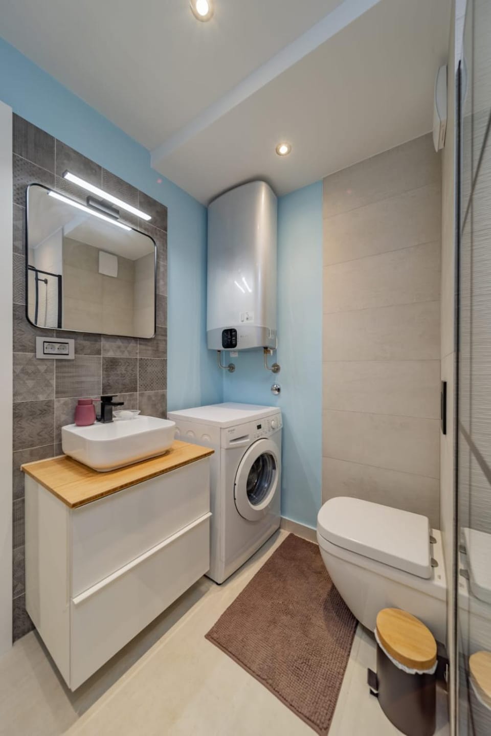 Shower, Toilet, Bathroom, Bath, towels, washing machine