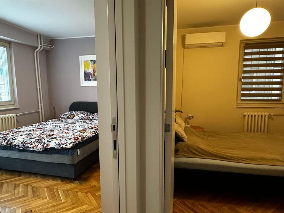 Bed, Photo of the whole room, Bedroom, air conditioner