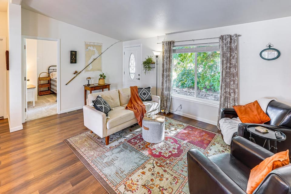 1 Mi to Tubbs Hill & Lake: Midtown Home w/ Yard! House in Coeur dAlene