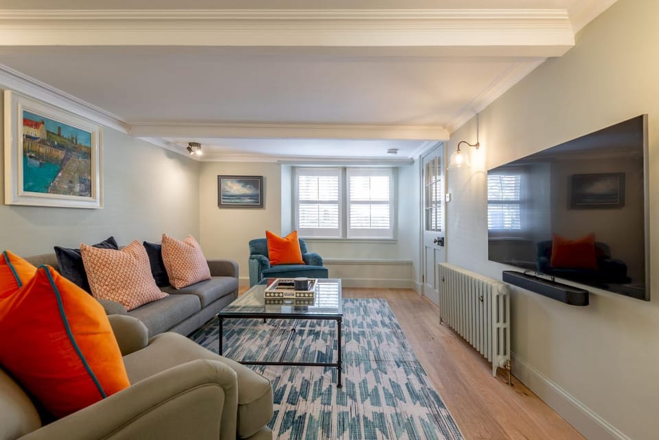 Communal lounge/ TV room, Living room