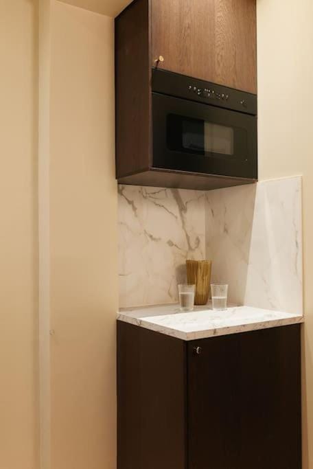 Versailles Suite - Duke Housing Apartment in Paris