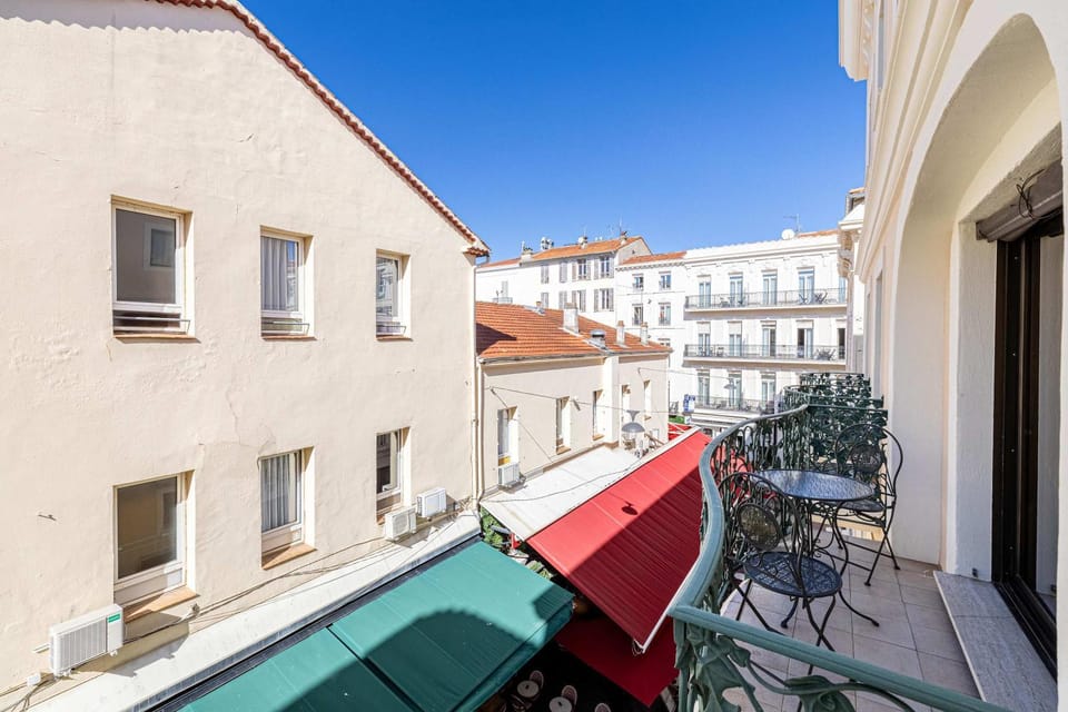 Balcony/Terrace, City view, Street view