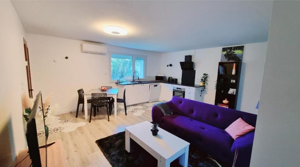 TV and multimedia, Kitchen or kitchenette, Living room, Dining area