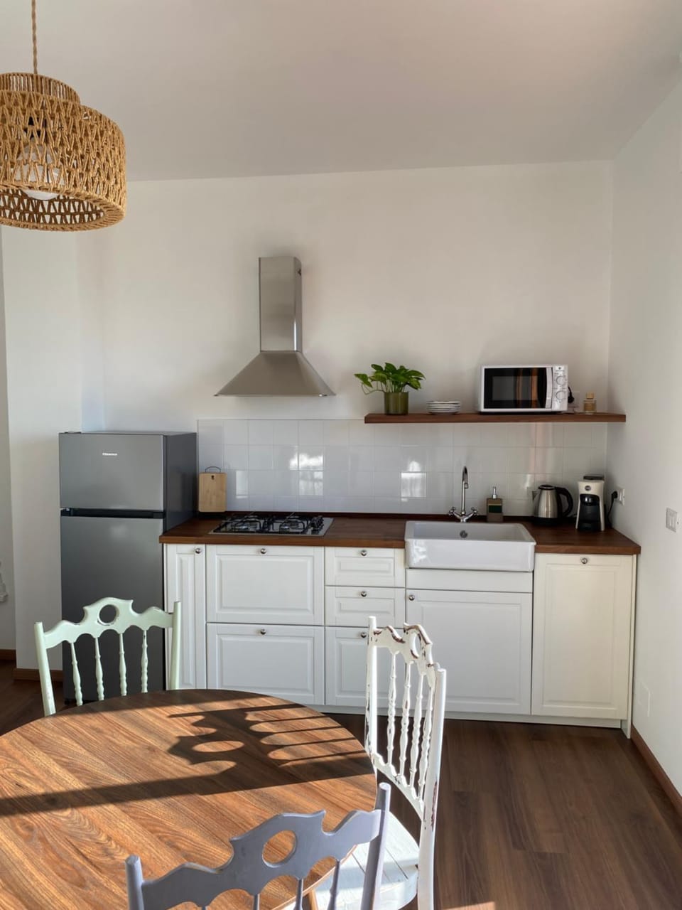 internet, microwave, kitchen