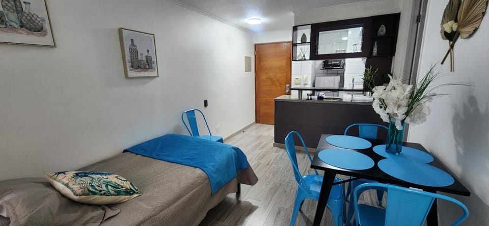 Kitchen or kitchenette, Living room, Seating area, Dining area