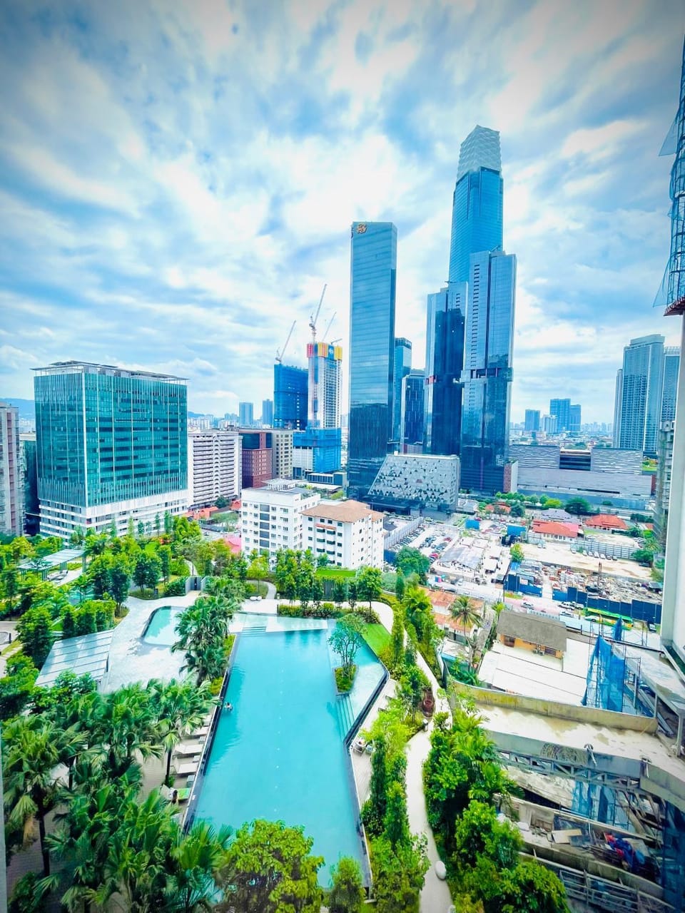 Nearby landmark, Day, City view, Pool view, Swimming pool, Location