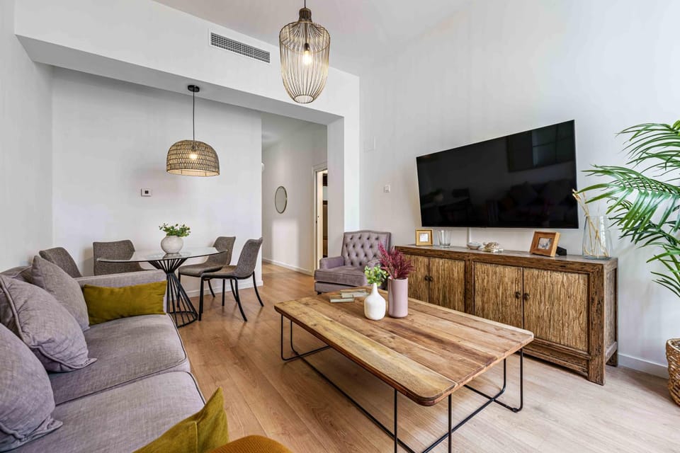 Living room, Seating area, Evening entertainment