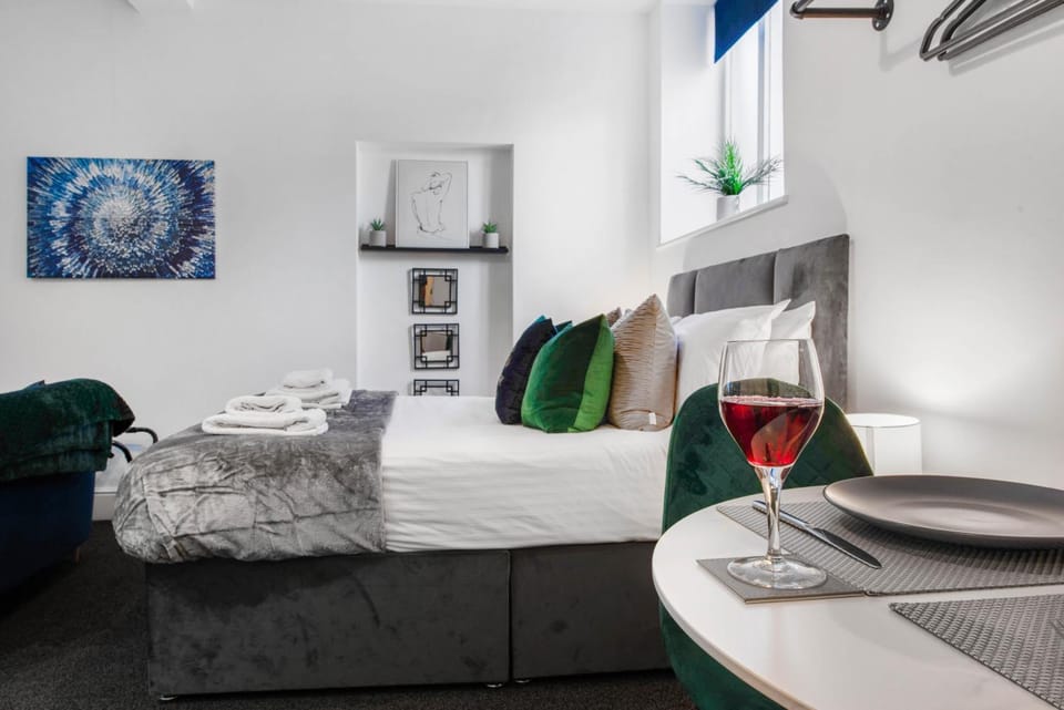 Bed, Dining area