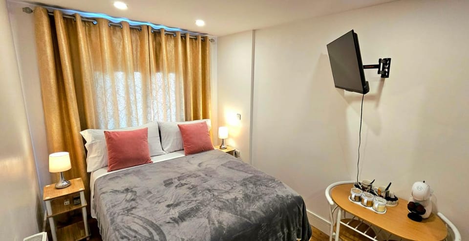 Claire Double Room Vacation rental in London