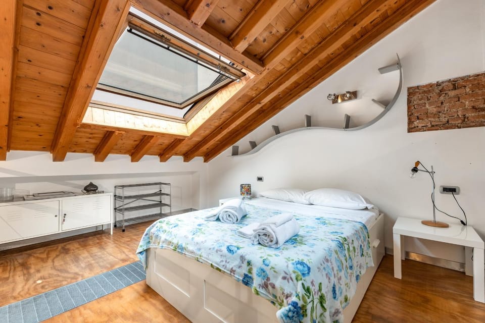 Bed, Photo of the whole room, Bedroom, towels, air conditioner