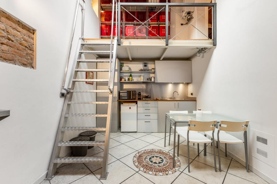 Kitchen or kitchenette, Dining area, minibar, stove