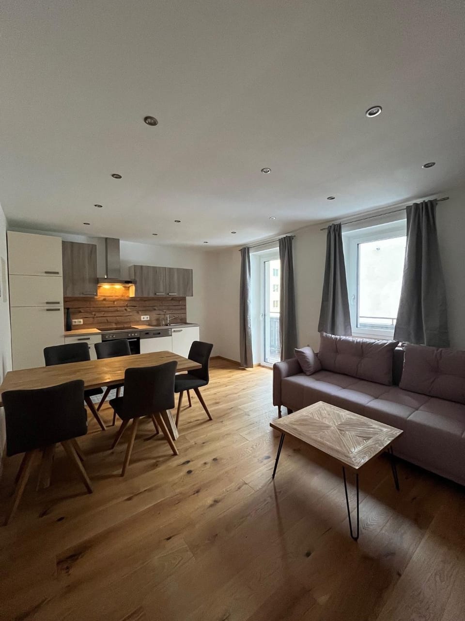 Kitchen or kitchenette, Seating area, Dining area