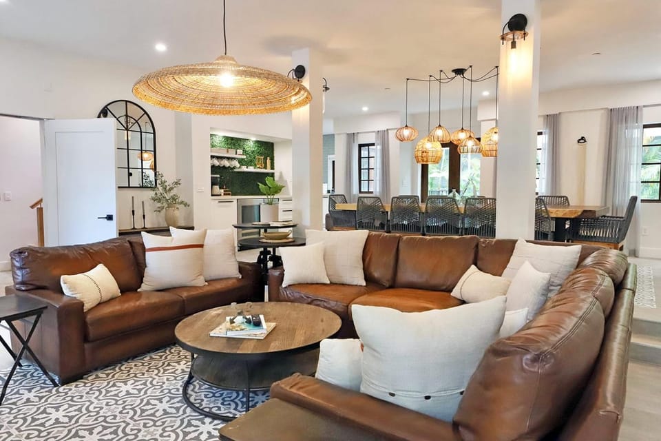 Living room, Seating area, Dining area