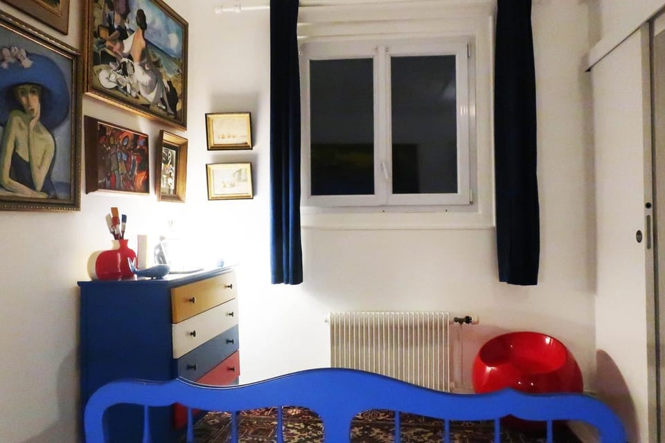Une chambre et des tableaux Vacation rental in Dieppe