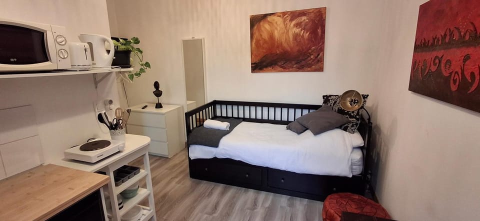Bed, TV and multimedia