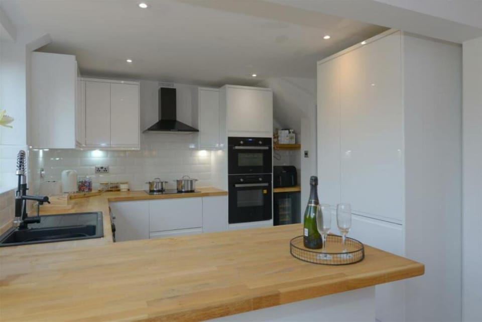 Kitchen or kitchenette, Dining area, dishwasher, oven, pet friendly, stove, toaster, kitchen