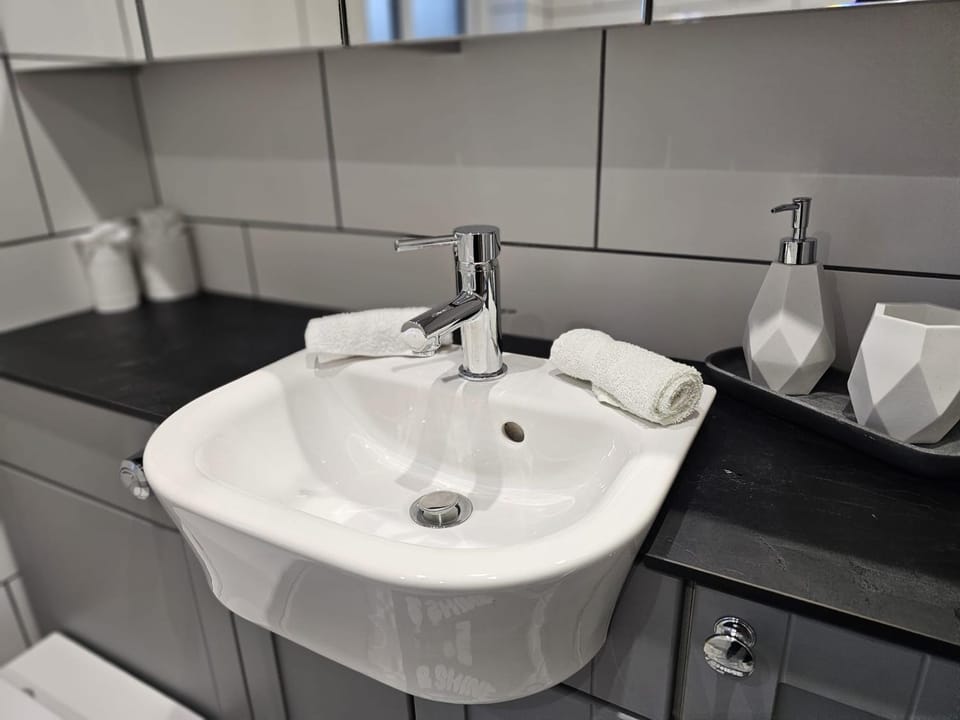 Bathroom, towels
