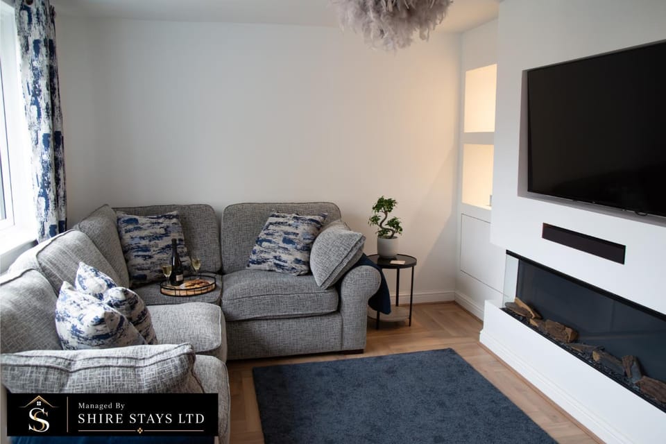 TV and multimedia, Living room, Evening entertainment, fireplace
