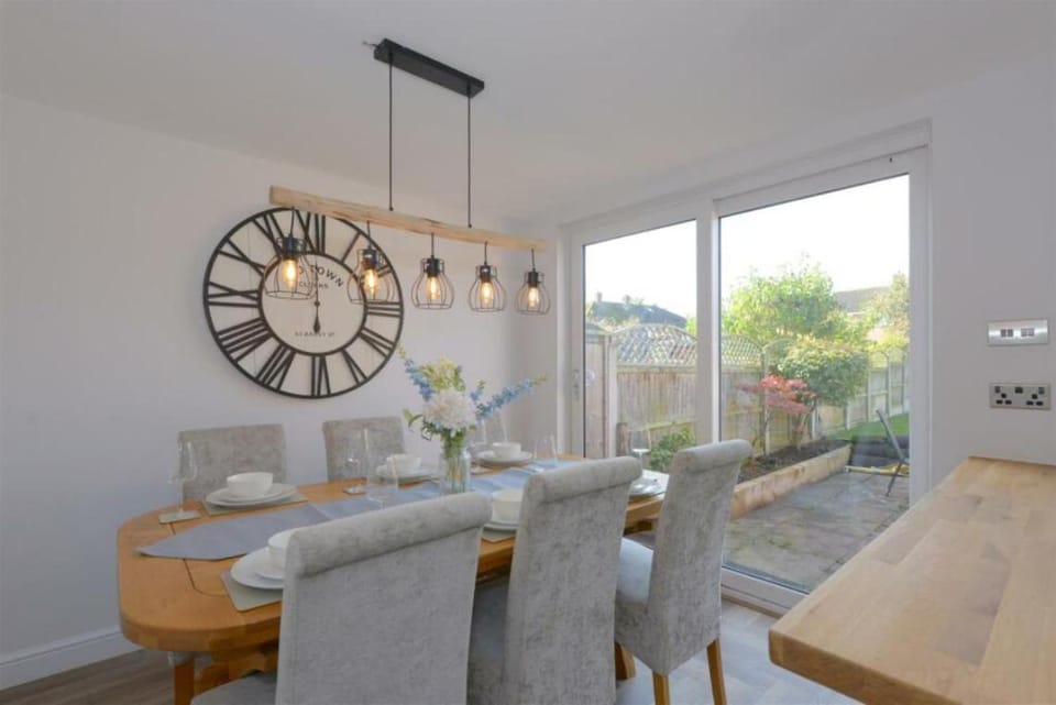 Seating area, Dining area, kitchen