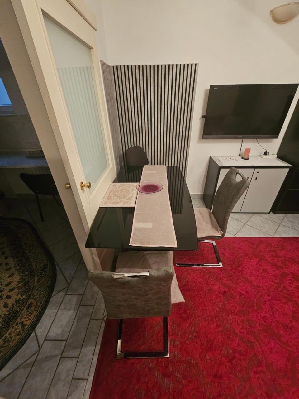 TV and multimedia, Living room, Seating area, Dining area