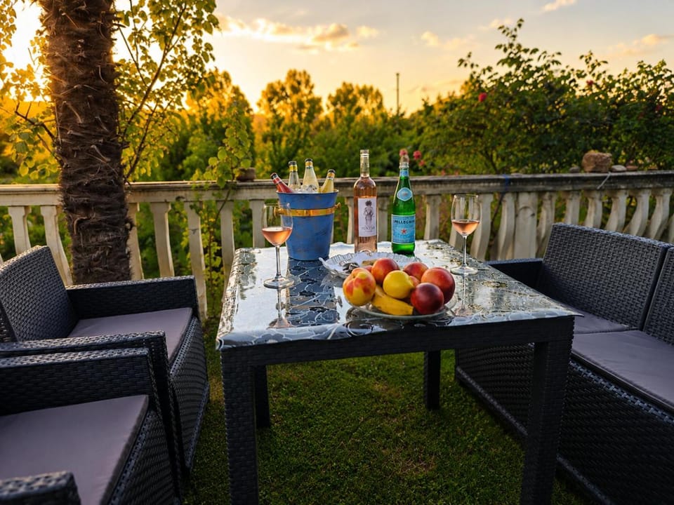 Patio, Garden, View (from property/room), Balcony/Terrace, Food and drinks, Food and drinks, Garden view