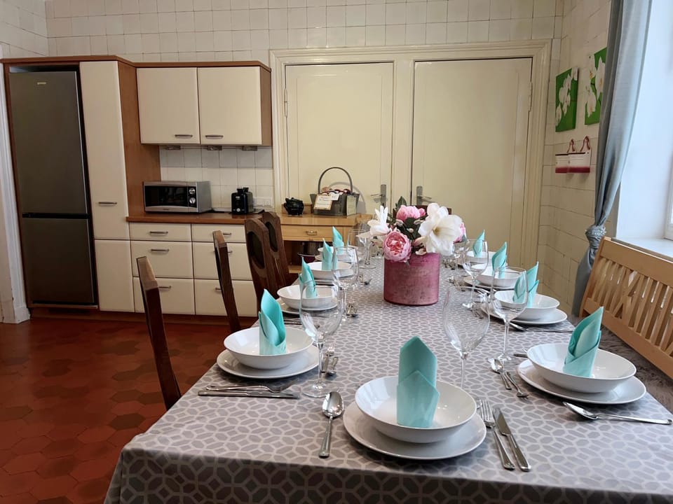 Dining area, Food, kitchen