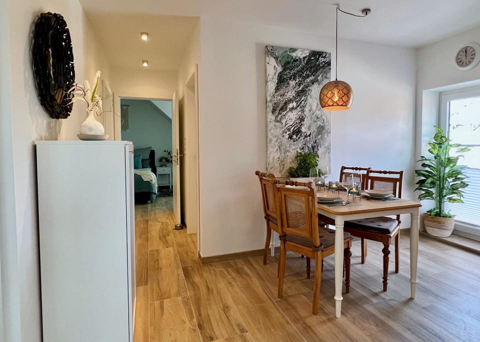Seating area, kitchen