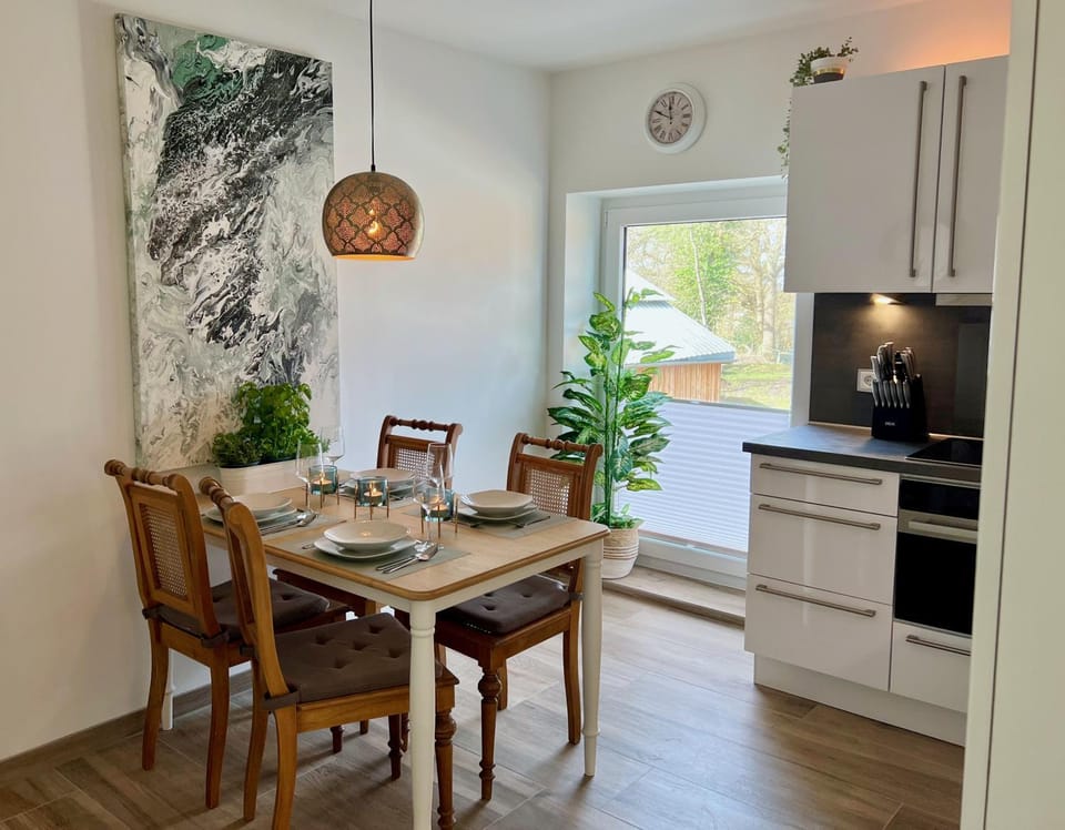 Seating area, kitchen