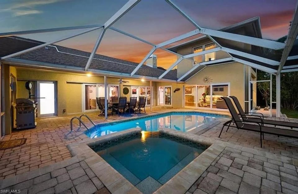 Luxurious Villa, Water Views, Heated Pool and Spa - Villa Lakeside Lookout - Roelens House in Cape Coral