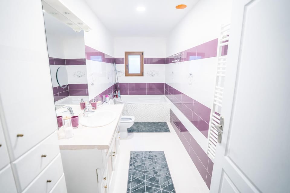 Bathroom, Bath, towels