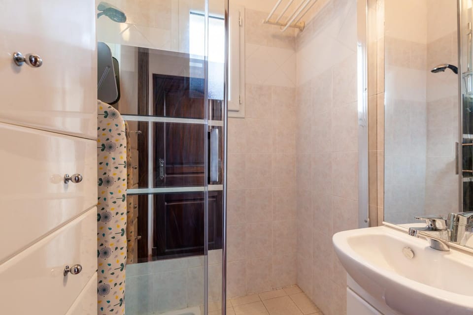 Bathroom, Living room