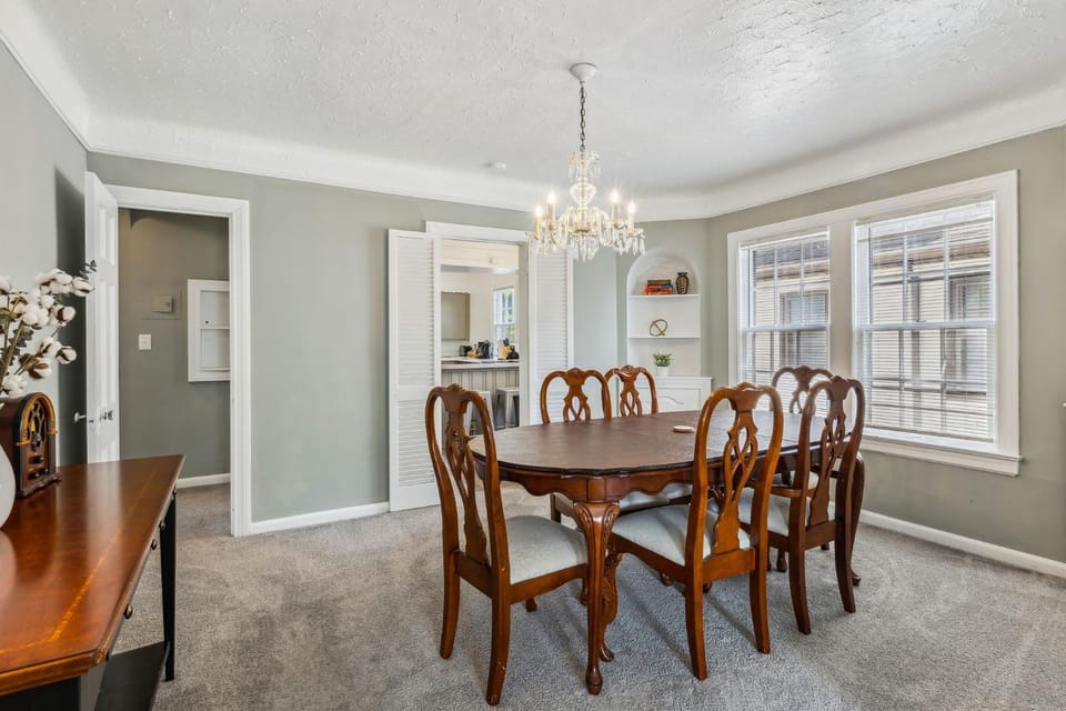 Near CLE Clinic UH & Case Western Apartment in Shaker Heights