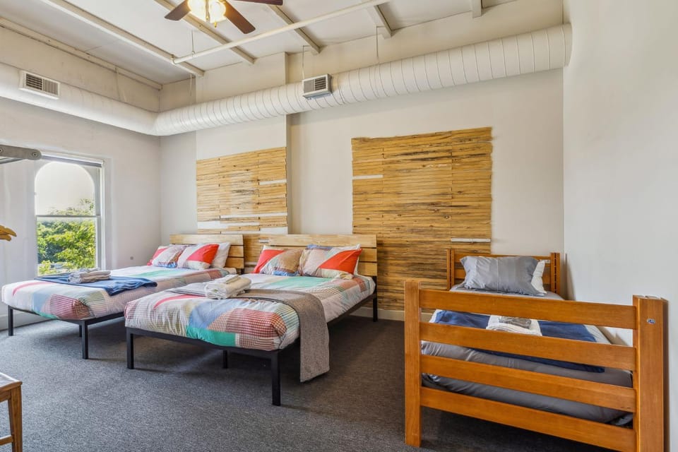 The Victor 3 - Cleveland's Urban Lodge Apartment in Ohio City