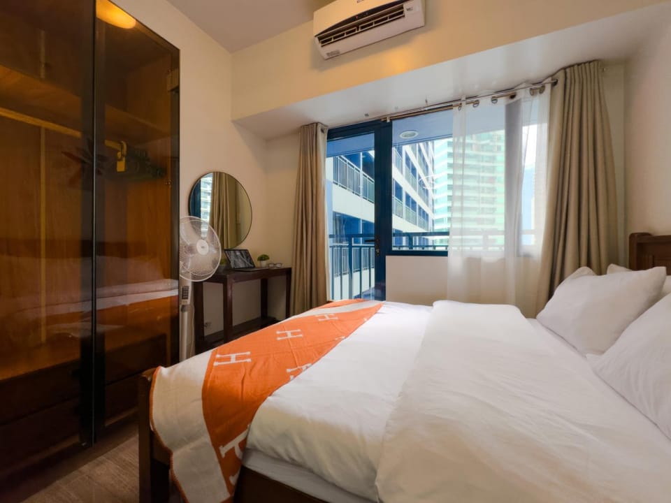 1BR Makati, Air Residences M008 Apartment in Makati