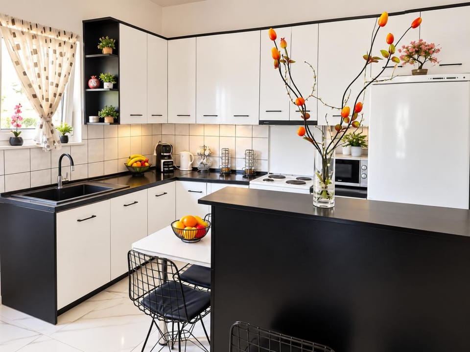 Kitchen or kitchenette, Dining area, oven, stove