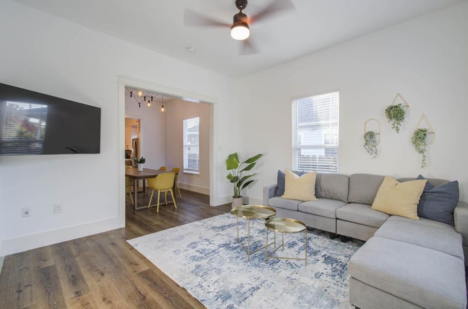 3BD Historic Charm x Modern Amenities w Hot Tub House in Houston