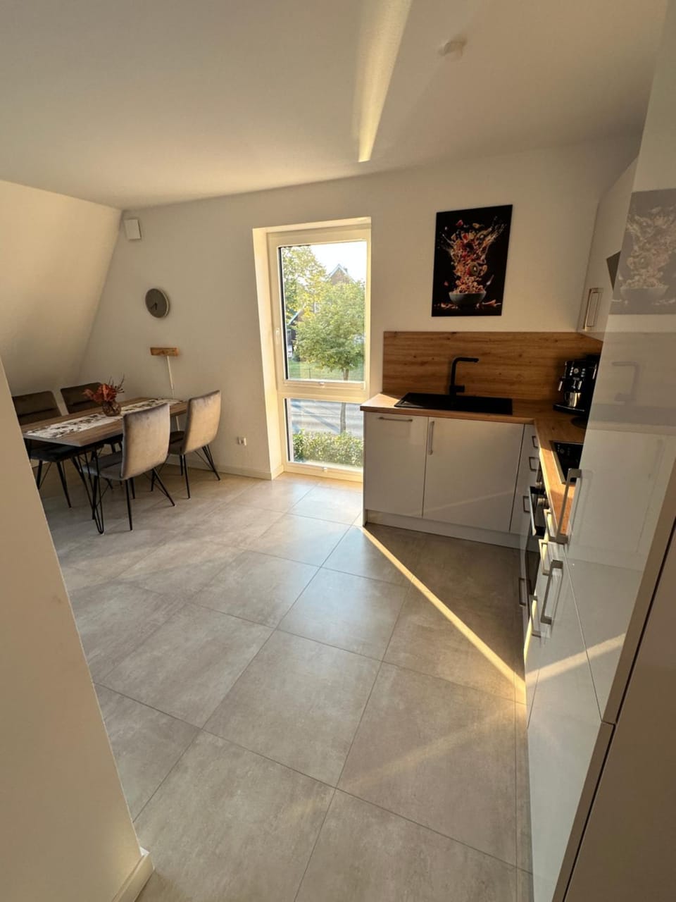 Kitchen or kitchenette, Seating area, Dining area, oven, stove