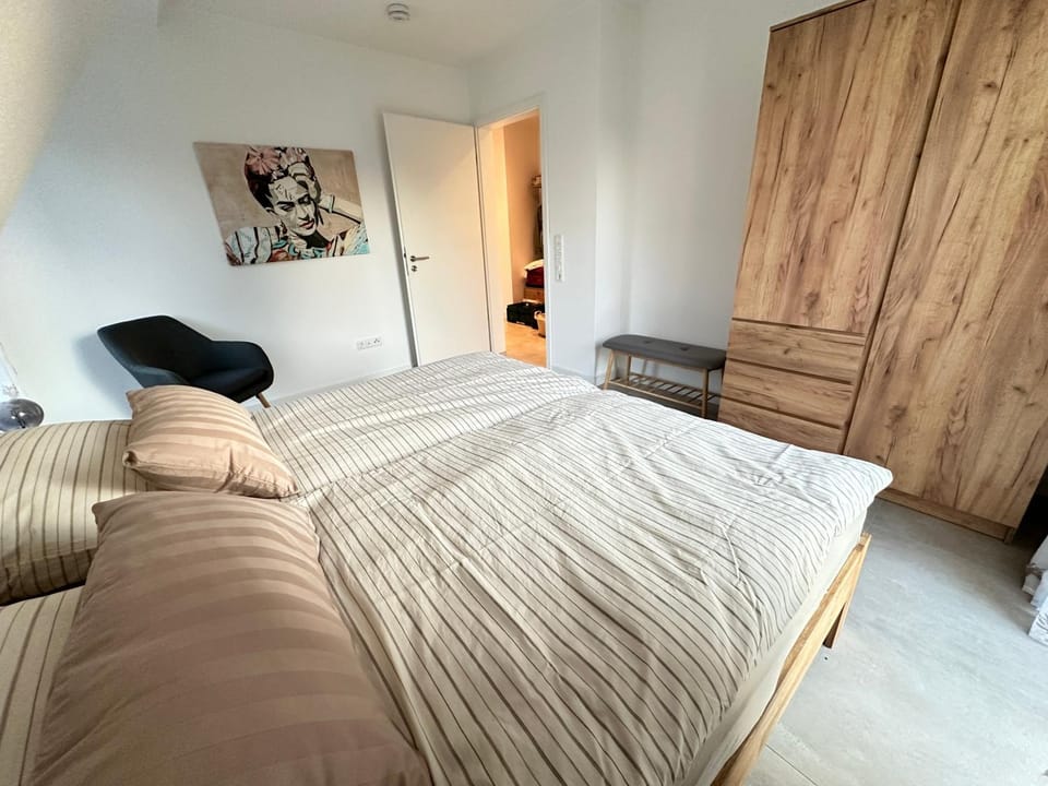 Bed, Photo of the whole room, Bedroom, wardrobe