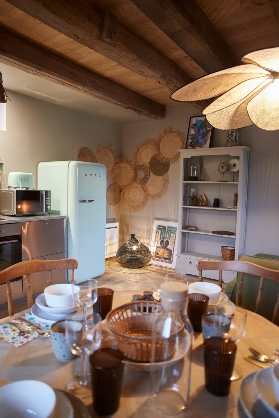 Kitchen or kitchenette, Dining area
